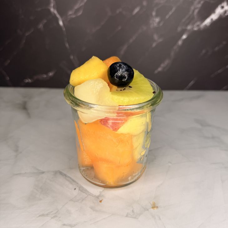 Obstsalat im Glas