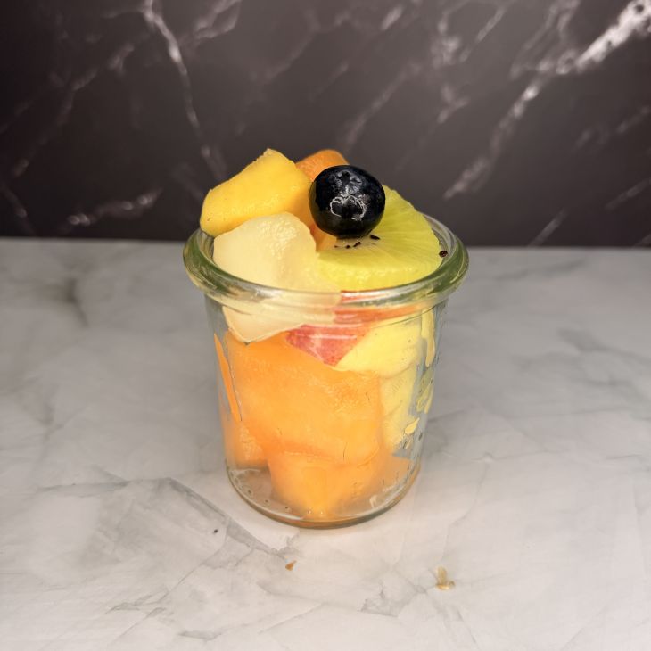 Obstsalat im Glas