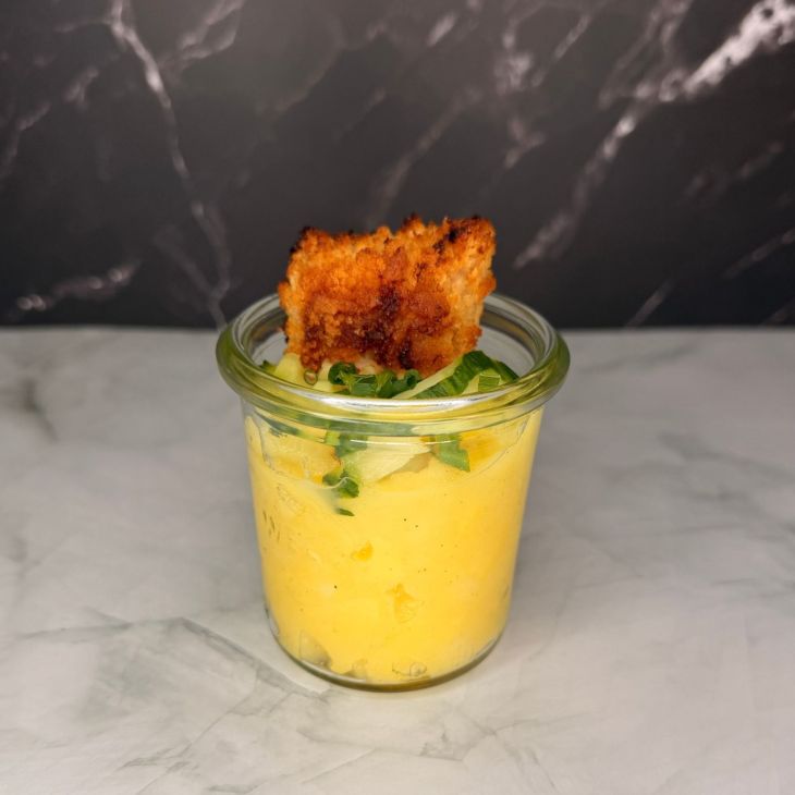 Schnitzel mit Kartoffelsalat im Glas